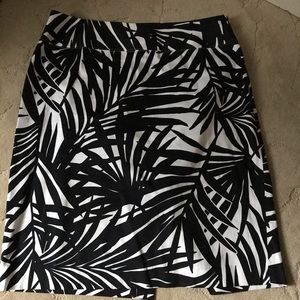 Alfani Black/White Skirt EUC